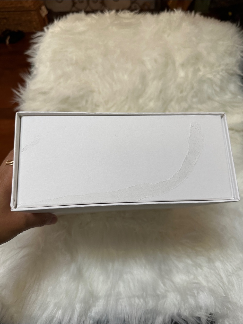 Creed White Gift Box - Picture 4 of 10
